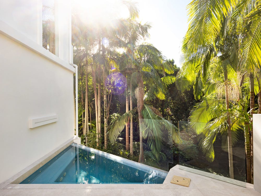 Plunge pool beside the residence and tropical garden